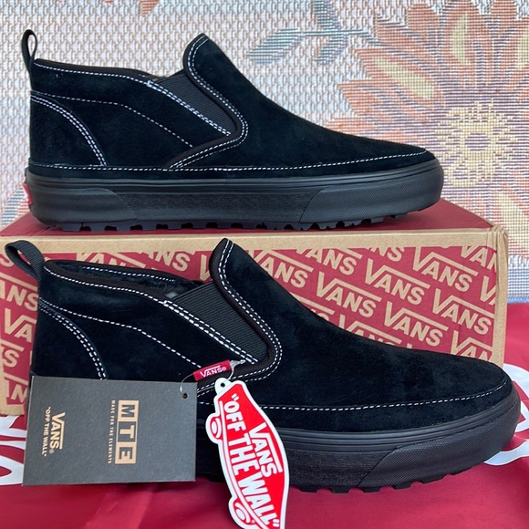 Vans WMNS Mid Slip Mte-1
Black/Black/Suede
VN0A5KQS426
 boots - sneakers - Picture 4 of 16